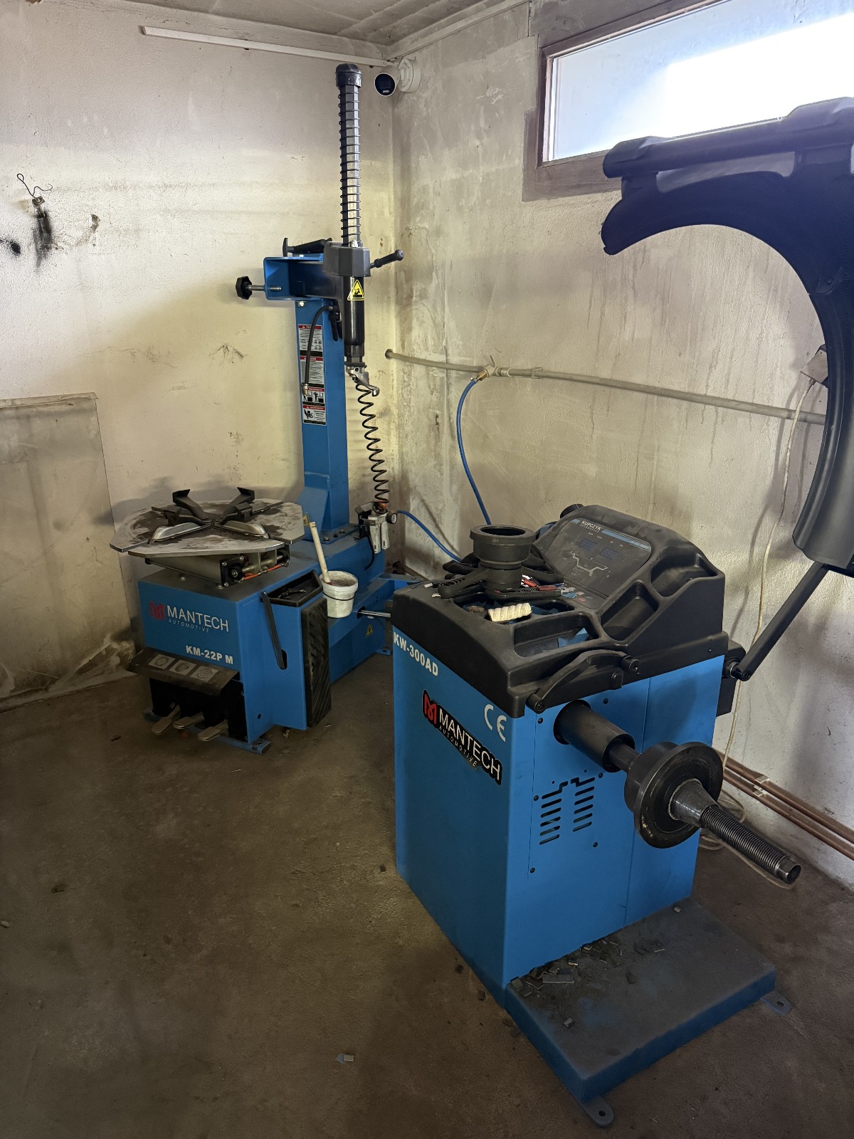 Pneuservis Mantech KM-22P M a KW-300AD v dielni