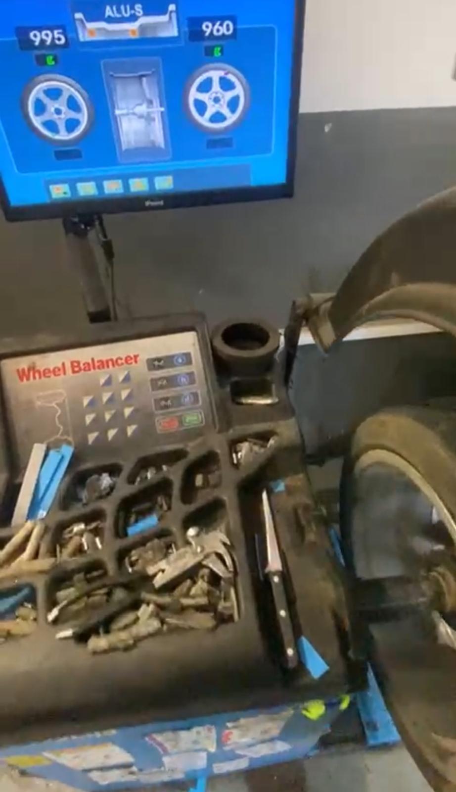 Vyvažovačka kolies s monitorom